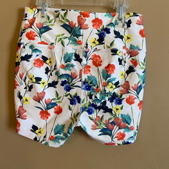 Fabletics Define High-Waisted Short Women white floral size medium work out run - Picture 4 of 5